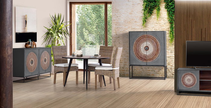 Giner y Colomer Buffet Vitrine en Bois de Mango et Métal 2 Portes avec 3 Étagères - Patins Gris et Marron 142x107x40 cm